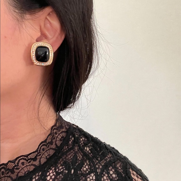 Vintage and extremely RARE Christian Dior Black Enamel Clip-On Earrings - Picture 4 of 4